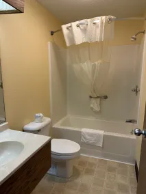 Econo Lodge El Paso, IL - Room