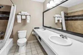 Baymont by Wyndham Port Arthur - Groves Area - Salle de bain