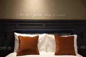 The Coachman Hotel - Chambre