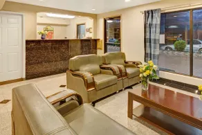 Super 8 by Wyndham Mont Belvieu - Baytown East - Saguão