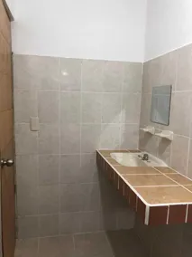 Airport Sleepy Inn - Baño