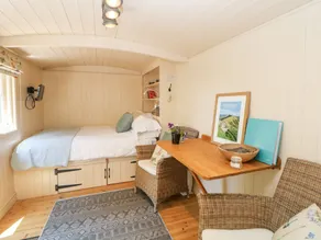 Shepherd's Hut - Quarto