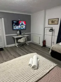 OYO Prince of Wales Country Hotel - Habitación