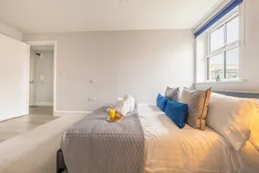 Super Luxe Central Maidenhead Apartment - Room