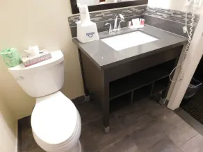 Days Inn by Wyndham Monterey-Fisherman's Wharf Aquarium - Salle de bain
