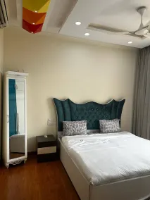 Luxurious Gurugram Apartment for Rent - Entire House With City & Garden Views - Room