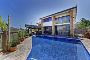 Raintree Motel - Pool