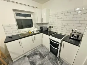 Modern 2 Bed Flat - Ideal for Families - Private kitchen