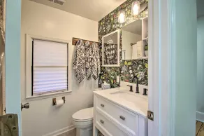 Stoney Creek Cottage: Waterfront Hot Tub, Fire Pit - Innenbereich
