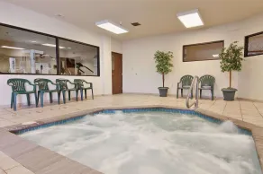 Wingate by Wyndham Pueblo - Piscine