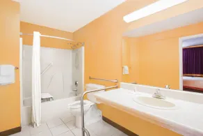 Americas Best Value Inn Darien - Baño