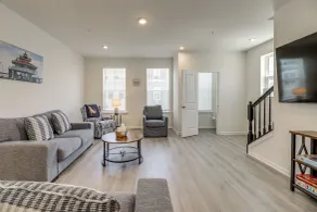 Walk to Cambridge Waterfront: Townhome w/ Deck - Interiör