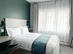 Starlight Hotel Near LGA Airport - Room