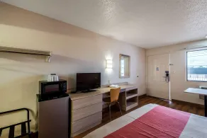 Motel 6-Anniston, AL - Chambre
