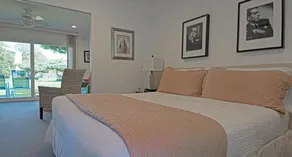 East Hampton House Resort - Rum