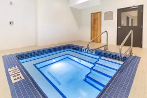 Microtel Inn & Suites by Wyndham Fort McMurray - Piscine