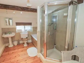 Dunnimere Farm stay with Hot Tub - up to 20 - Baño