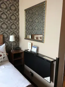 Ramada Hong Kong Harbour View - Room