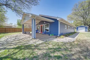 Lakefront Eufaula Cabin w/ Fire Pit & Private Dock - Interiör