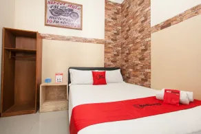 RedDoorz near Stasiun Kota Baru Malang - Room