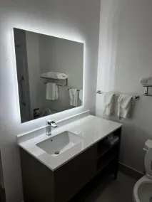 Comfort Suites near Indianapolis Airport - Salle de bain