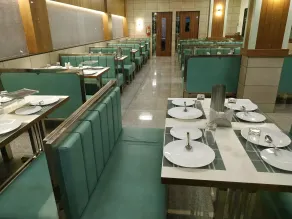 HOTEL SATKAR CHHATRAL - Restaurant