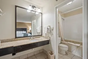 Coratel Plus Suites Wichita West Airport - Badrum