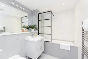 The Bateman's Shoreditch 2 Bed Flat by BaseToGo - Bad