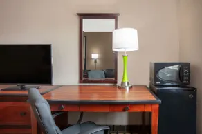 Super 8 by Wyndham Waycross GA - Room