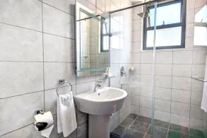 L'Aziz Suites - Near Aga Khan Hospital - Bad