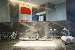 Howard Johnson Huaihai Hotel Shanghai - Bathroom
