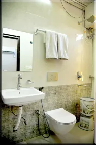 Hotel Mani - Bathroom
