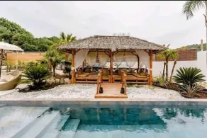 Amoremio - Pool