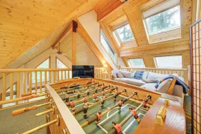 19 Mi to Slopes at Crystal Mtn: Getaway w/ Hot Tub - Interior