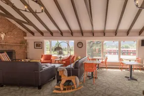 Discovery Lodge - Hall