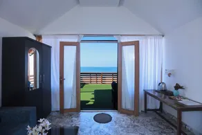 Silent Waves - Room