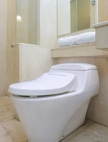 RedDoorz at Hotel Istana Permata Ngagel Surabaya - Badezimmer