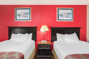 Ramada Hotel & Conference Center by Wyndham Edgewood - Chambre