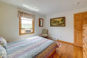 Lakefront Gem: Hot Tub & Game Room in Hancock - Interni