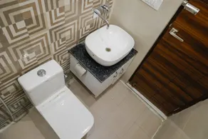 Hotel Parth Inn - Bathroom