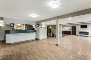 Econo Lodge Madison East - Lobby