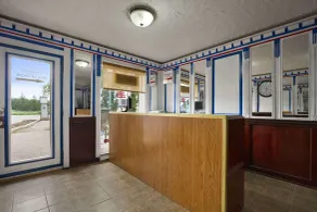Knights Inn Lindsay - Hall