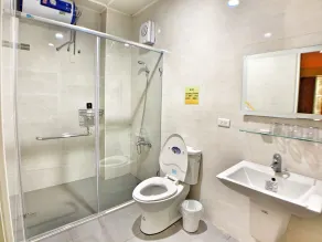 The Sunny Homestay - Bathroom