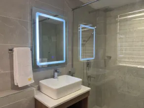 Urbanwoods Hotel Suites by ICON - Bathroom