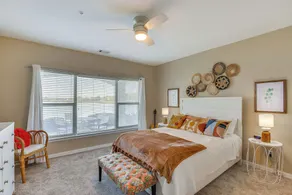 Lakefront Corsicana Condo w/ Pool Access! - Interiör