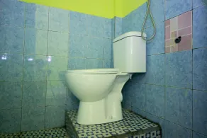 RedDoorz Syariah at Sherren Guest House Lubuk Linggau - Bathroom