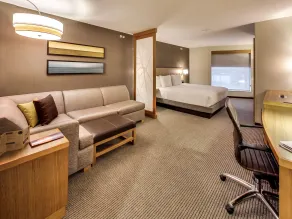 DoubleTree by Hilton Edmonton Downtown - Room