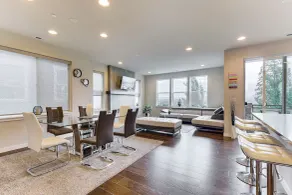 Snoqualmie Townhome w/ Balcony & Mountain Views! - Intérieur