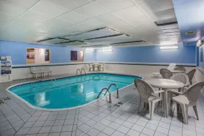 Ramada by Wyndham Sioux Falls - Piscine