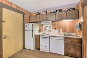 Cozy Big Sky Studio ~ 1 Mile to Mtn Village! - Interior